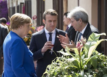 Da Macron a Schulz: dall'Europa che protegge agli Stati Uniti d'Europa entro il 2025. E l'Italia?