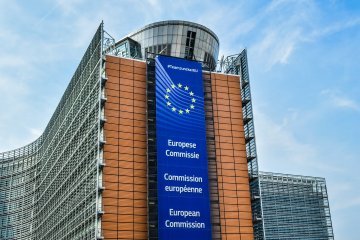 Gli occhi all'interno della Commissione europea: La Capitale, Robert Menasse
