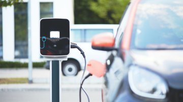 Driving electric in Europe : The challenges of the electric car (1/2)