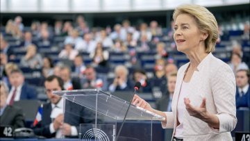 From Juncker to von der Leyen: the defining challenges of the incoming and outgoing Commissions