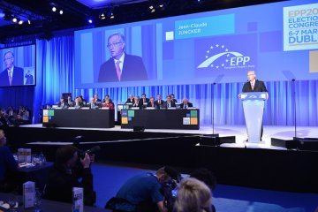 Jeu, set et match : le Conseil européen choisit la voie de la démocratie et nomme Jean-Claude Juncker à la tête de la Commission européenne