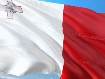 « Virtute et constantia » : histoire du drapeau de Malte