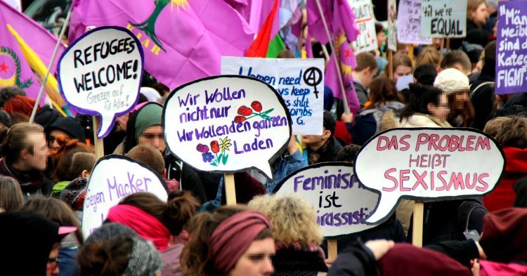„I profondi legami che uniscono razzismo, antisemitismo, misoginia e sessismo sono sottovalutati.“