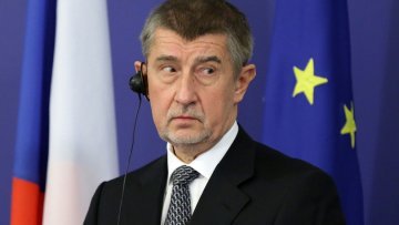 A Century of the Czech Republic : A Fragile Democracy in the Heart of Europe