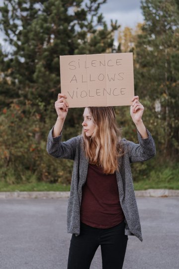 La verità delle donne : note a margine di un passato che riemerge