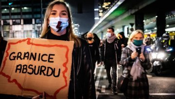 Der schwarze Protest in Polen : Streik der Polinnen oder Protest gegen die Staatsgewalt ?