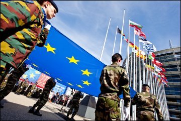 EU-Verteidigungsunion - Unter einer Flagge für Europa