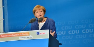 Carton rouge à Angela Merkel et à Wolfgang Schäuble : la Grèce a sa place dans la zone euro