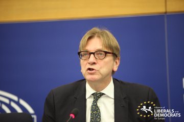 Sondages : l'alliance pro-européenne de Guy Verhofstadt dans la chasse aux records