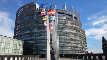 Parlament vor Präsident