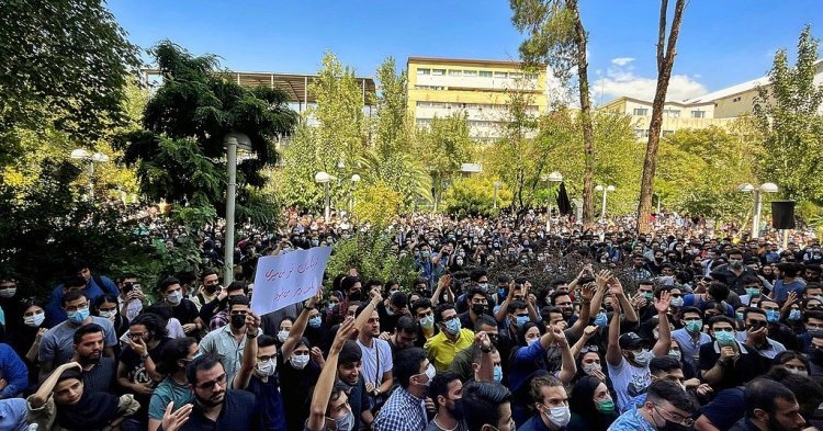 «Donna, vita, libertà». L'effetto domino delle proteste iraniane.
